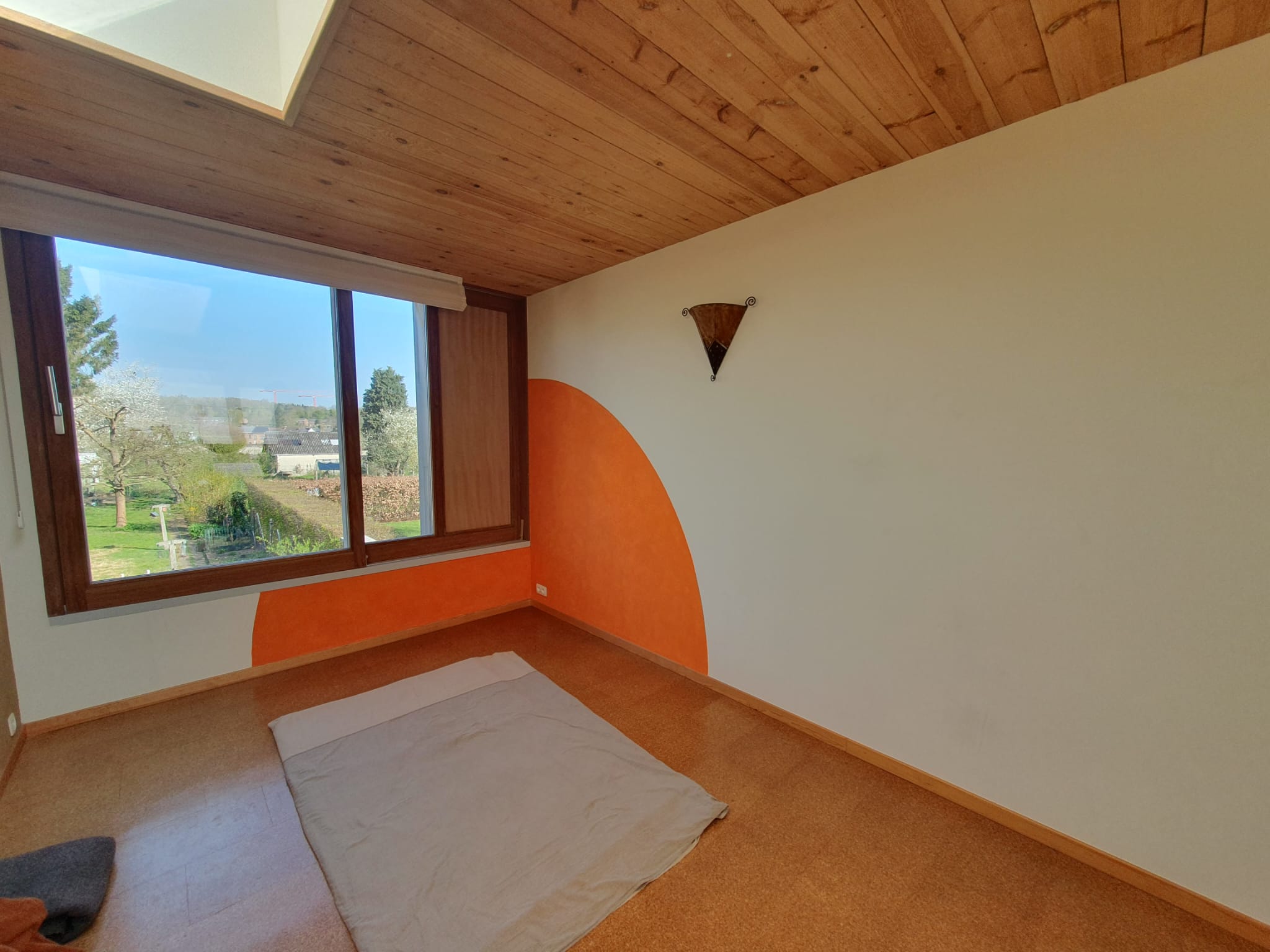 Grande pièce peinte dans le détail par Ader décoration